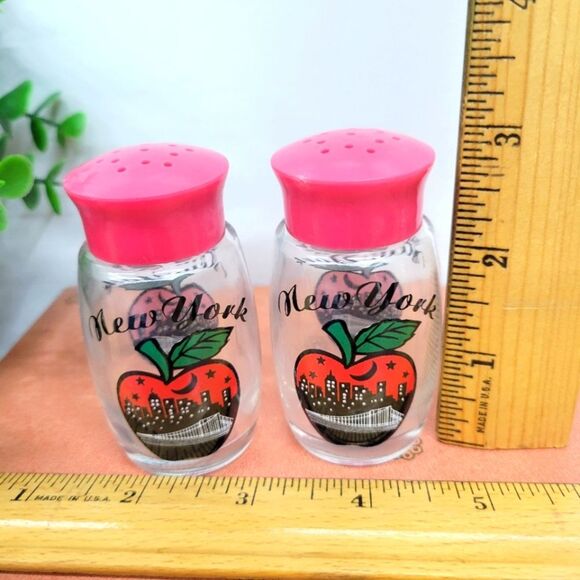 Vintage New York “Big Apple” Salt & Pepper Shakers 🌆🍎 - Picture 6 of 7